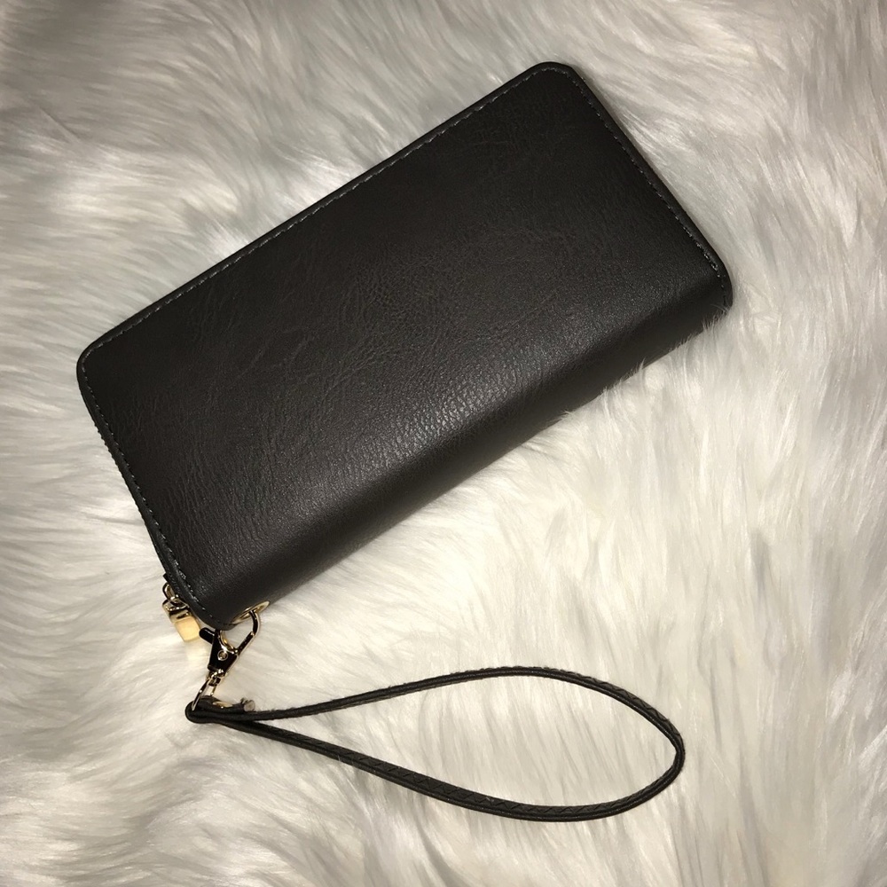 Wristlet wallet